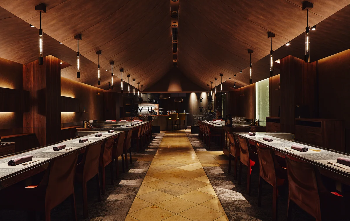 鐵板燒「FUKAMI」的主餐廳