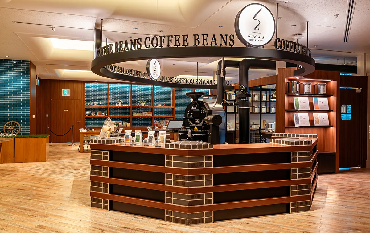 SEAGAIA ROASTERY的商店配有烘焙機